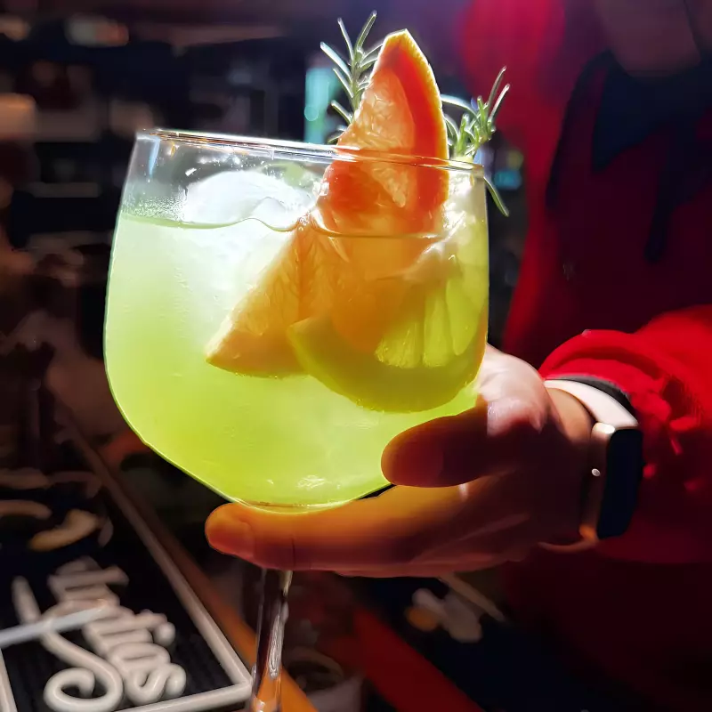 RED BULL POMELO GYN VERSIÓN BAR