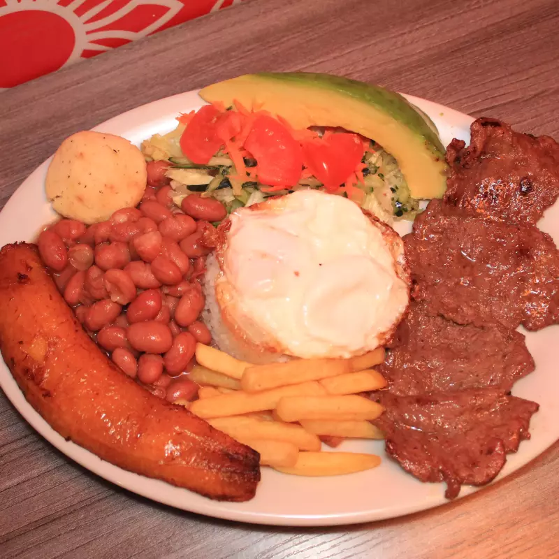 BANDEJA TRADICIONAL