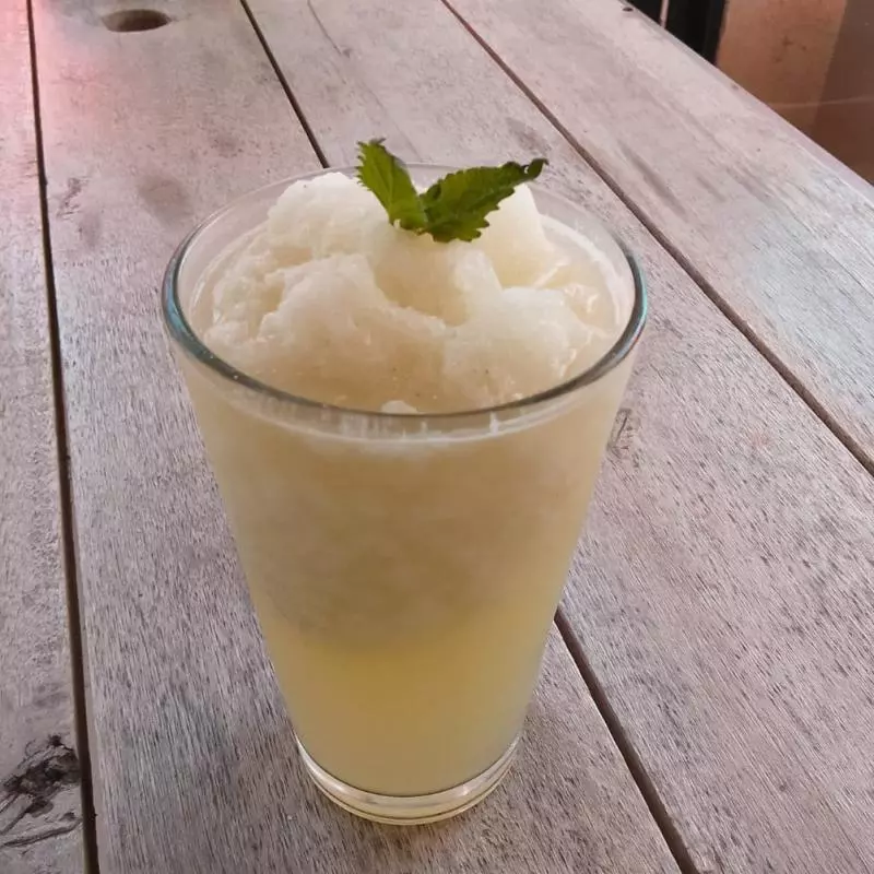 LIMONADA CON MENTA Y JENGIBRE