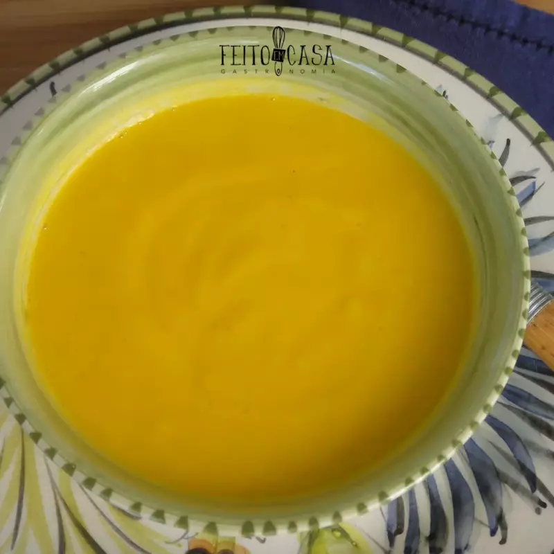 Sopa de cenoura com gengibre