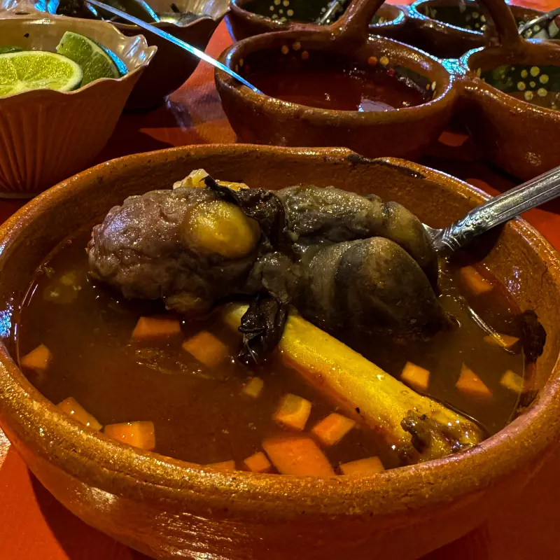 CONSOME DE CHIVO CON PATITA CHICO