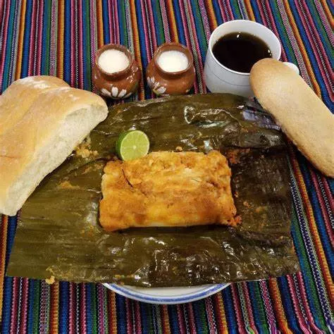 COMBO TAMAL PAN Y CAFE