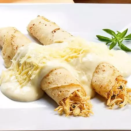 Panqueca de Frango ao Molho Branco