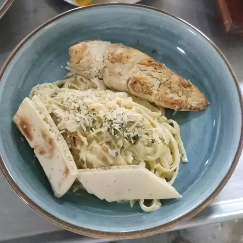 PASTA POLLO Y CHAMPIÑONES