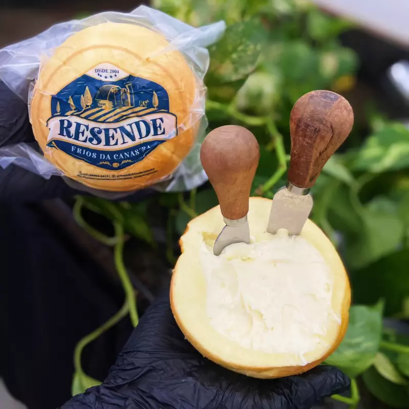 PROVOLONE TRUFADO COM REQUEIJÃO