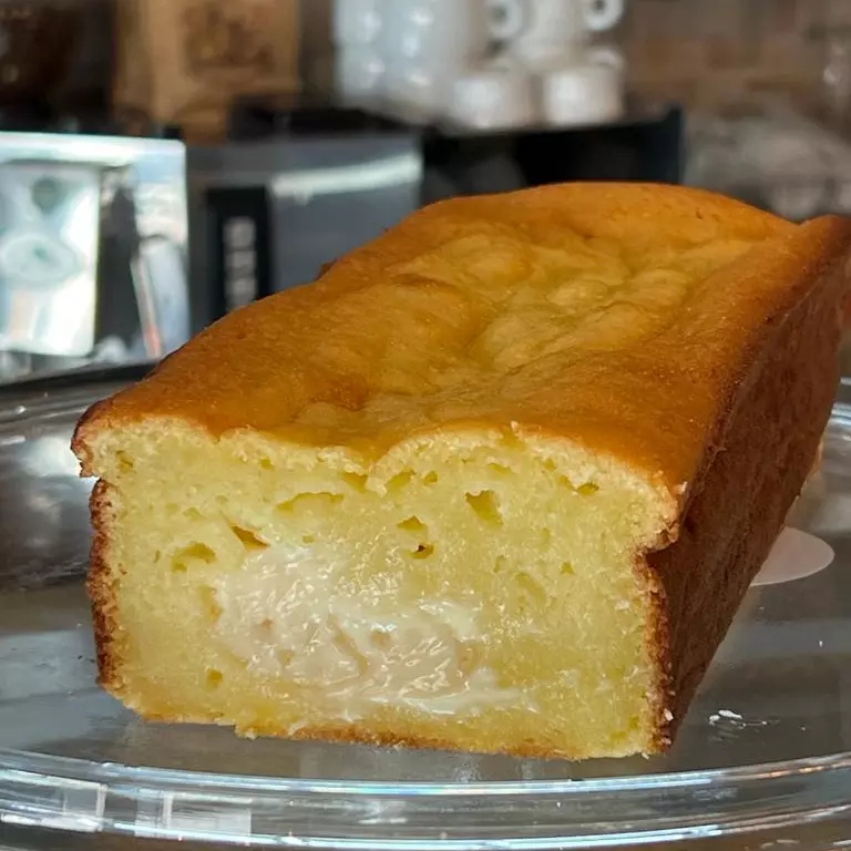 BOLO DE AIPIM COM REQUEIJÃO