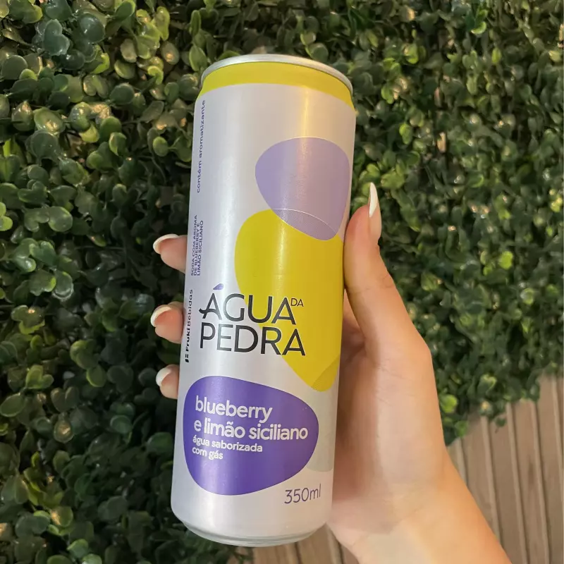 Água com gás saborizada