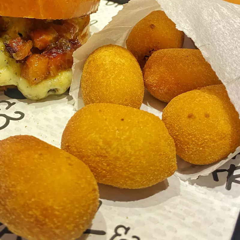 Bolinho de charque com Catupiry