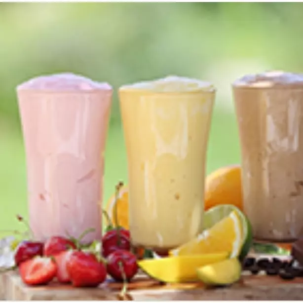 Jugos naturales en leche