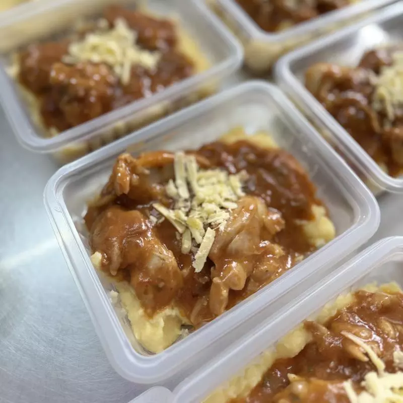 Polenta cremosa com frango