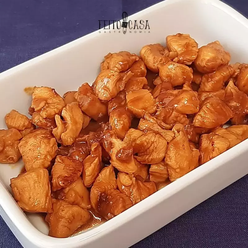 Cubinhos de frango com laranja