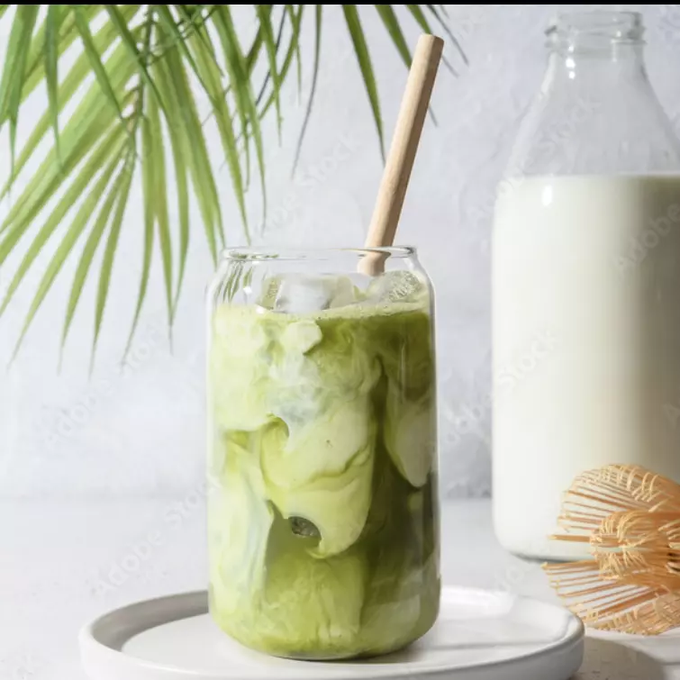 Latte matcha frío (12 onzas)