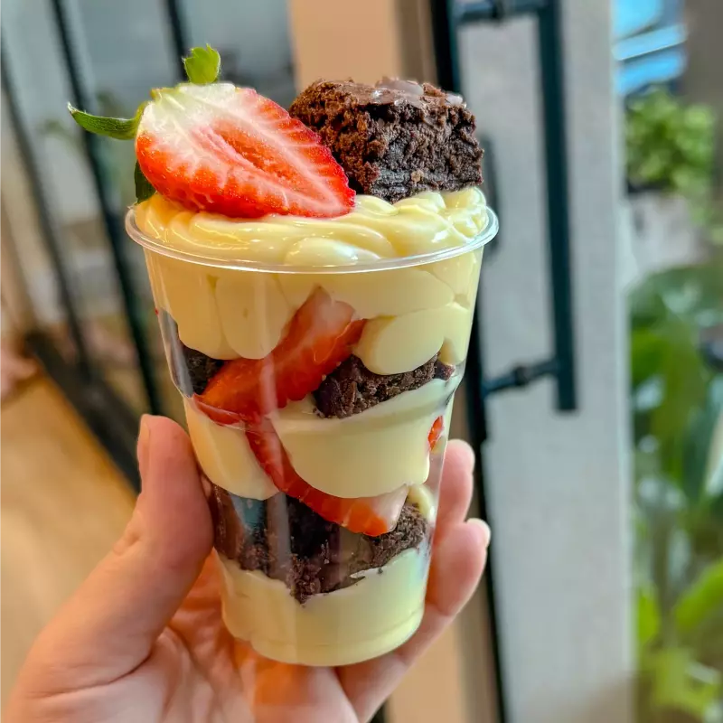 Brownie, ninho e morangos 250gr 🍓