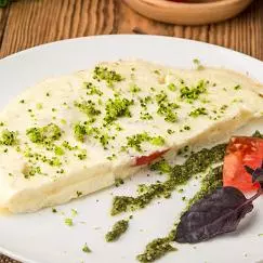 OMELET CON CLARAS QUESO PANELA
