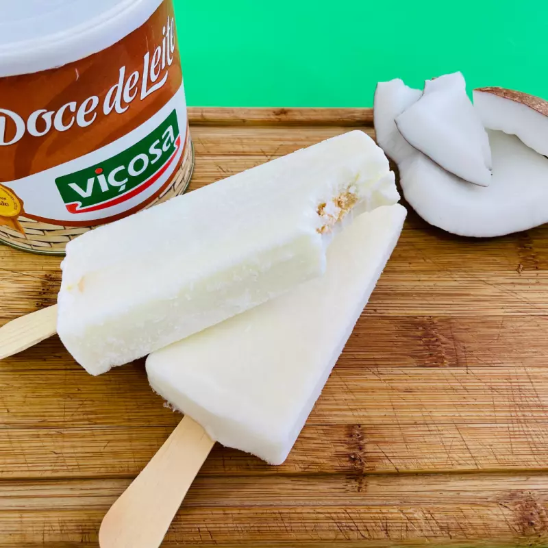 Paleta de Coco com Doce de Leite