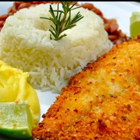 Filé de tilápia empanada