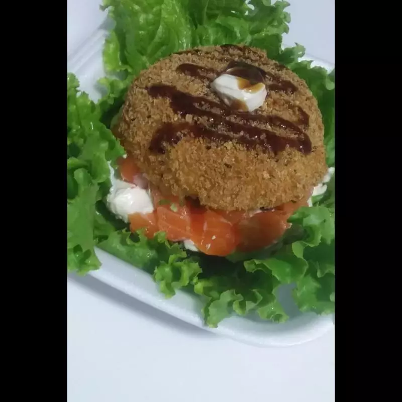 hamburger sushi salmão