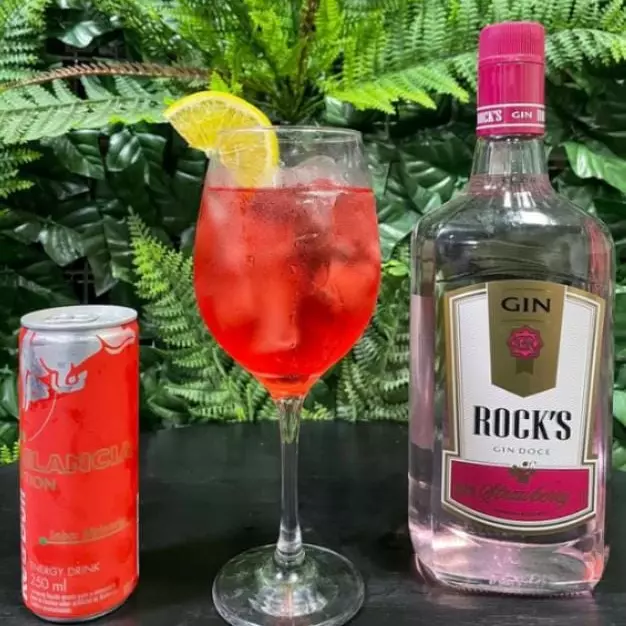DOSE GIN ROCKS STAMBERRY C/ RED BULL