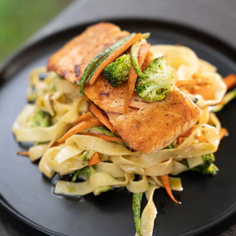 Salmón & Pasta a la primavera