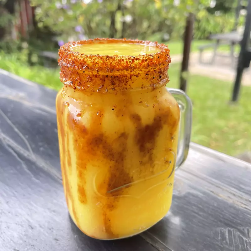 Mangonada con chamoy y tajín