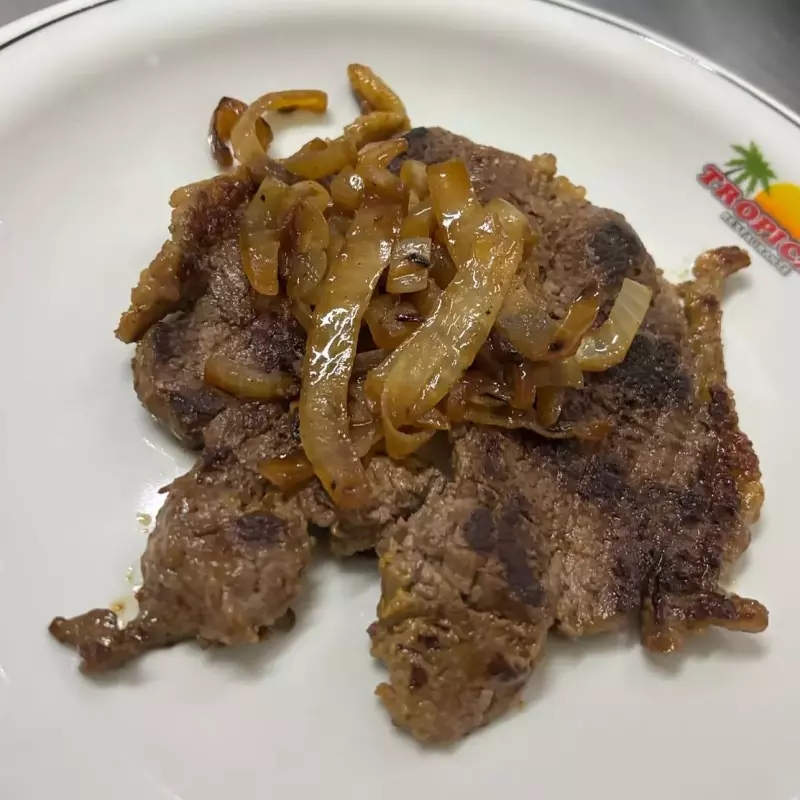 Bife acebolado