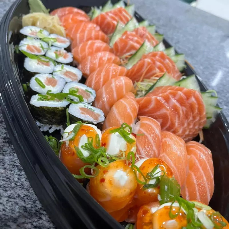 Combinado com 45 peças Salmão