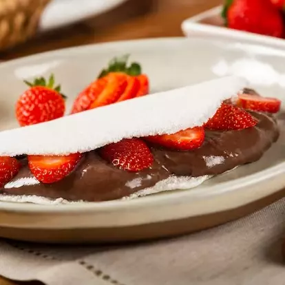 Brigadeiro com Morango.