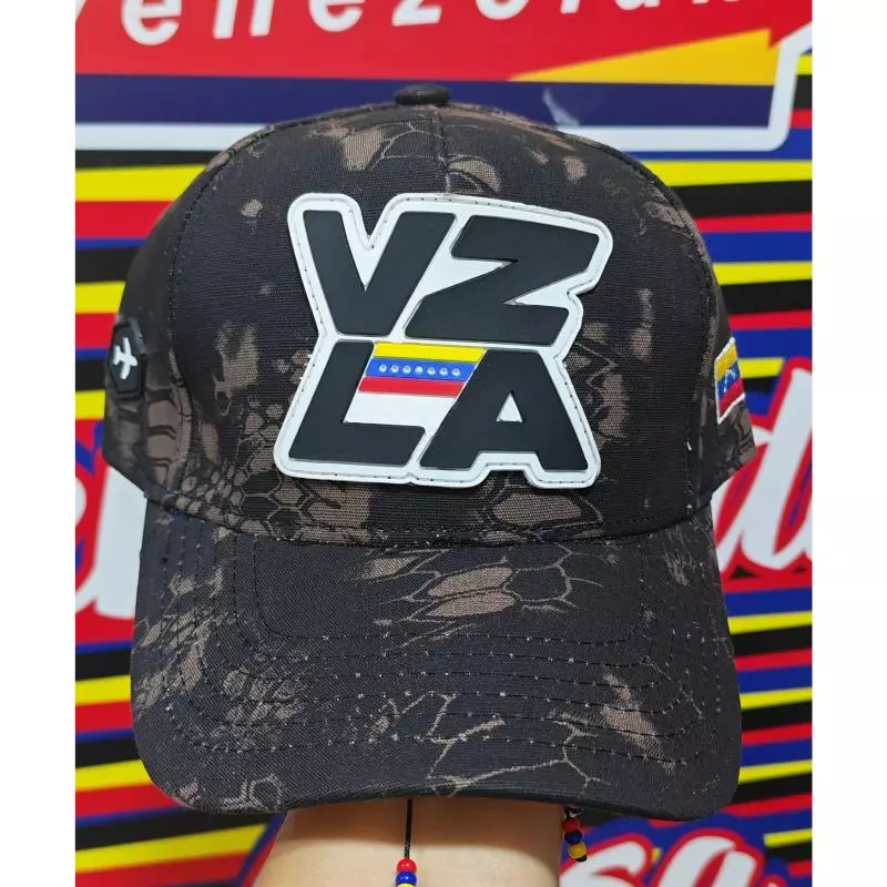 Gorra camuflada marron letra negra