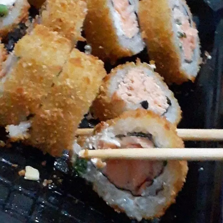 Uramaki hot (8 peças)