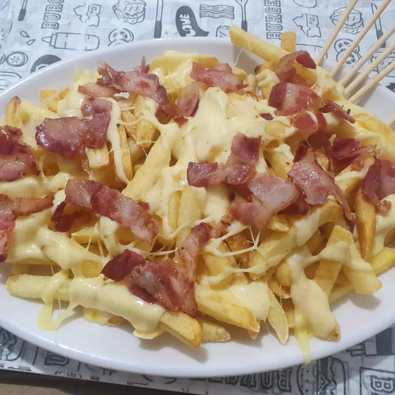 BATATA FRITA C/ QUEIJO E BACON