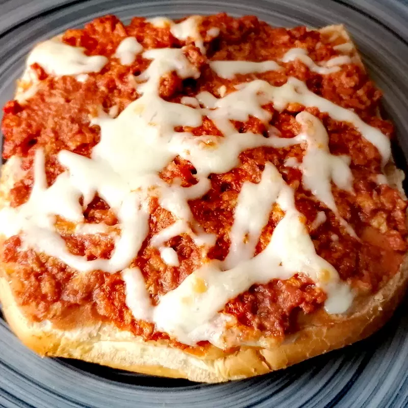 Medio Mollete Huevo Rojo