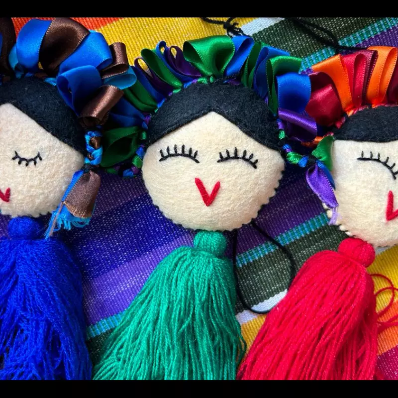 Maria Bordada a mão