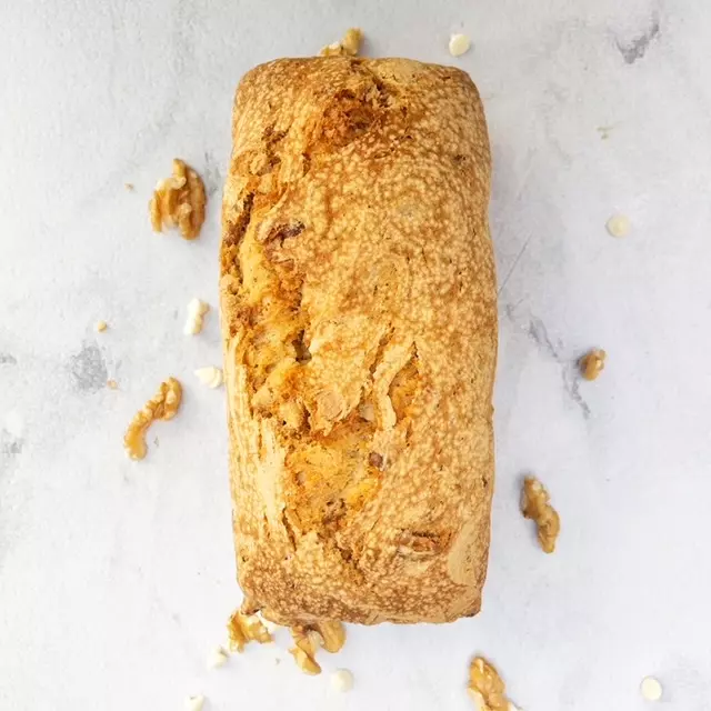 Budin de nueces y chocolate blanco