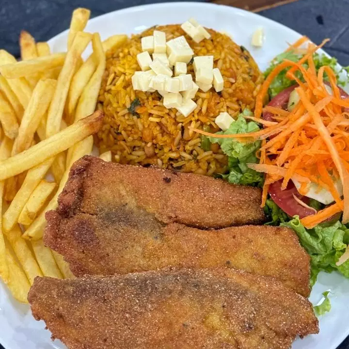 BAIÃO DE DOIS C/ TILÁPIA MILANESA