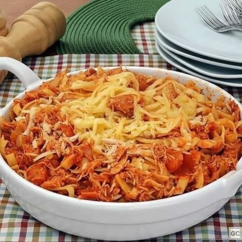 Macarrão com Frango desfiado