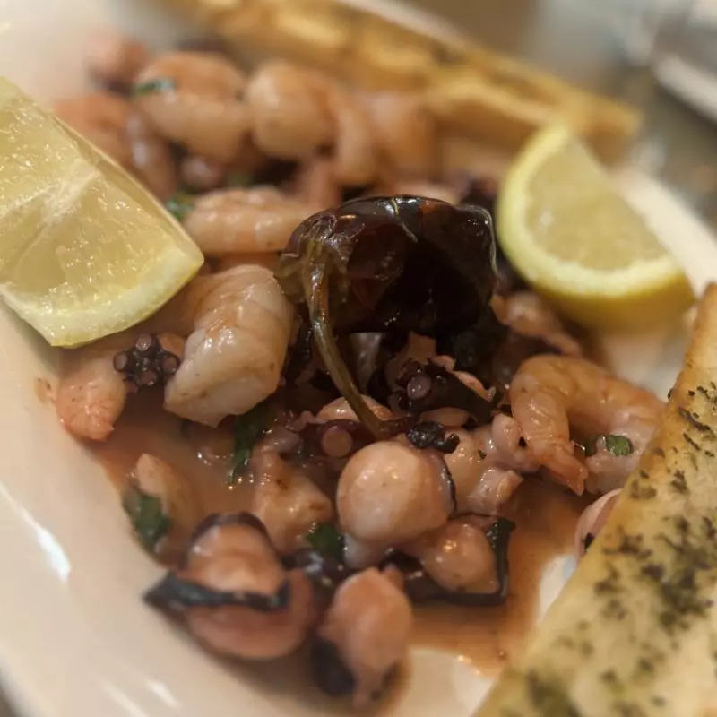 CAMARÓN Y PULPO AL PILPIL