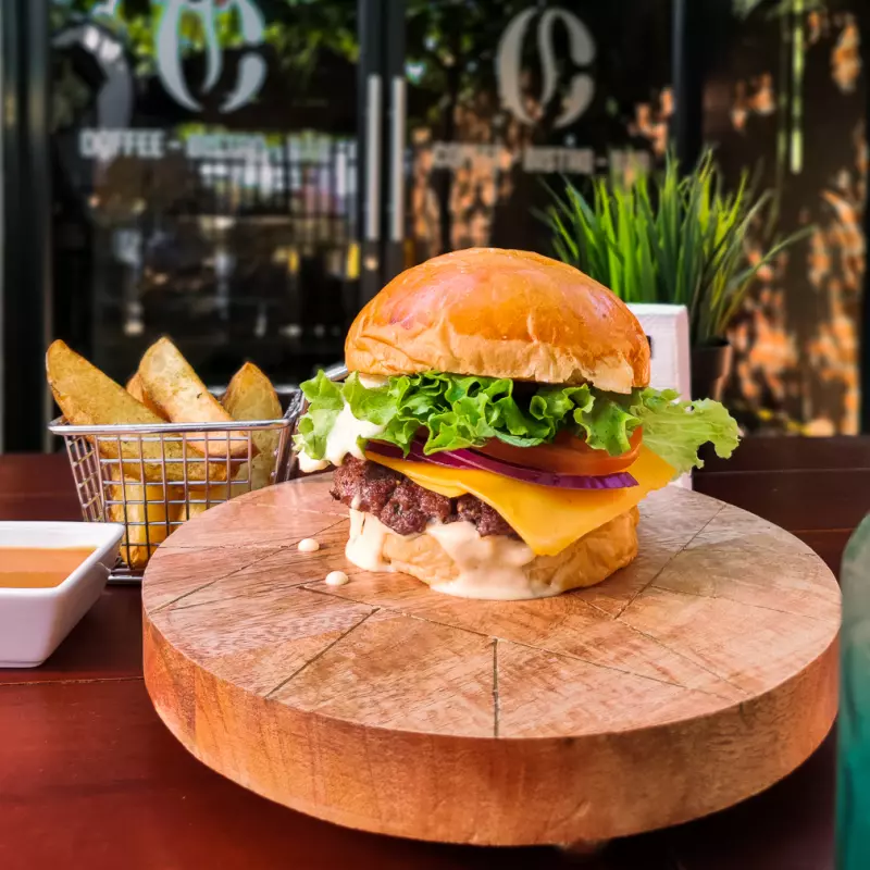 HAMBURGUESA HAWAIANA DE RES 🍍