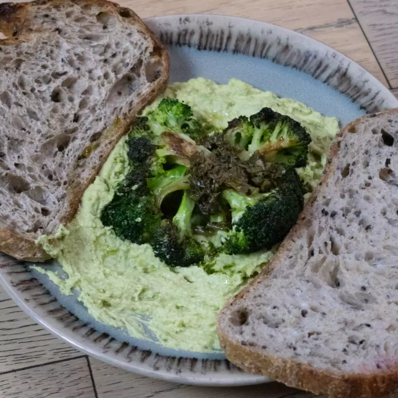 Humus de edamame trufado