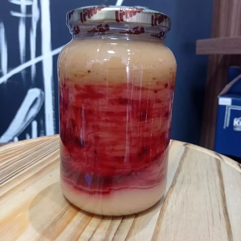 Doce de leite com geleia de morango