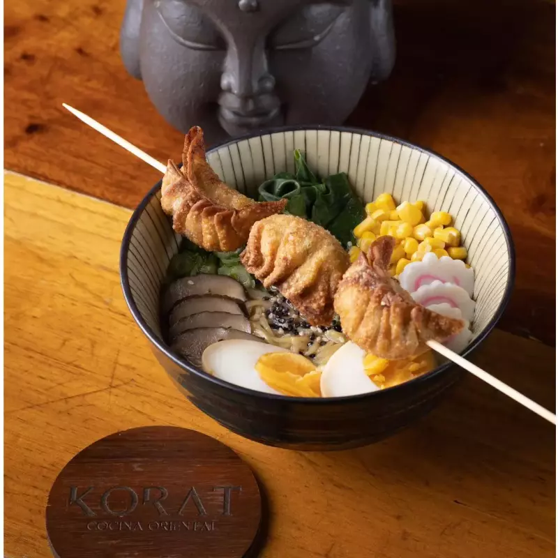 RAMEN CON GYOZAS