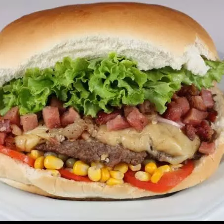 Xis bacon com bife de xis