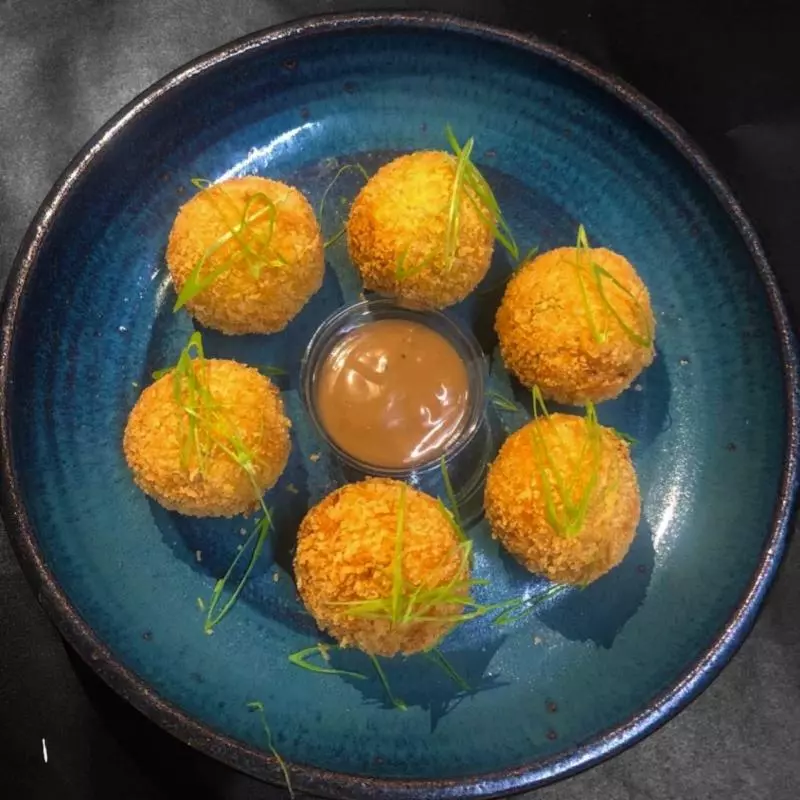 Yakisoba 700g + bolinho salmão 6un