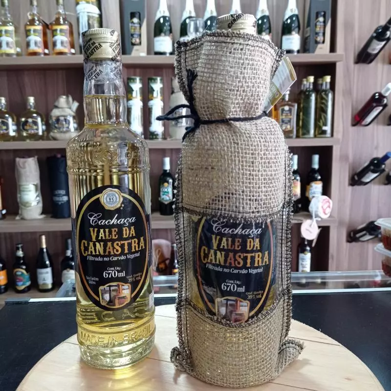 Cachaça Vale da Canastra com capa