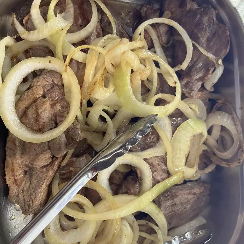 Bifes do Cachaço Acebolado