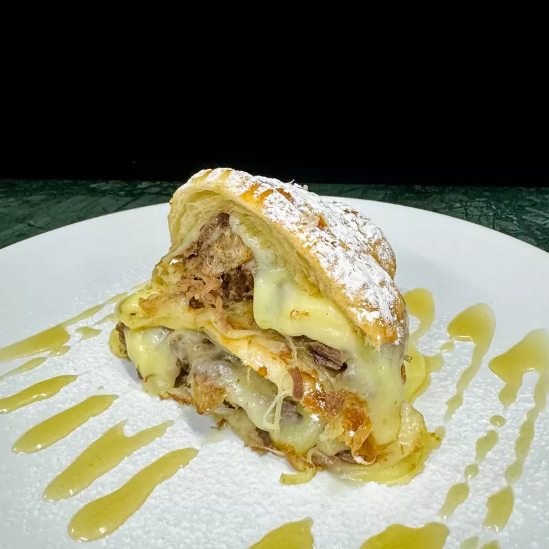 Carnita Croissant