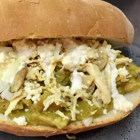 Torta de chilaquiles