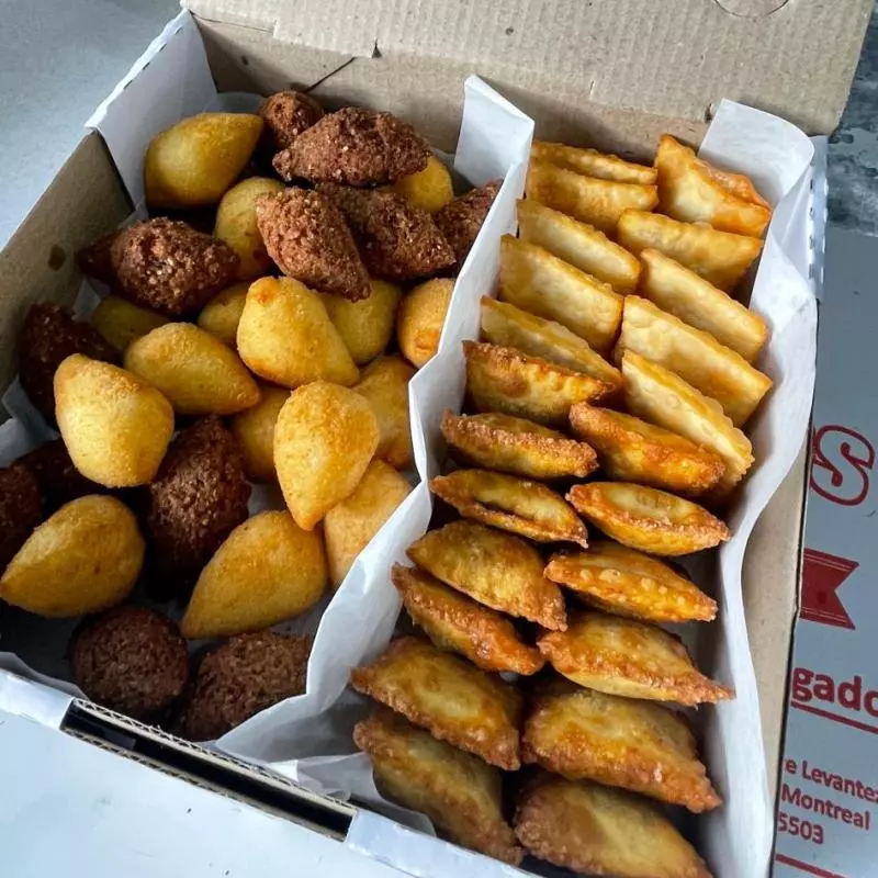 30 mini salgados + 25 mini pastéis