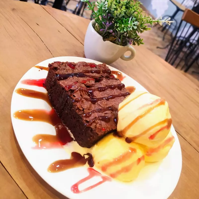 BROWNIE COM SORVETE