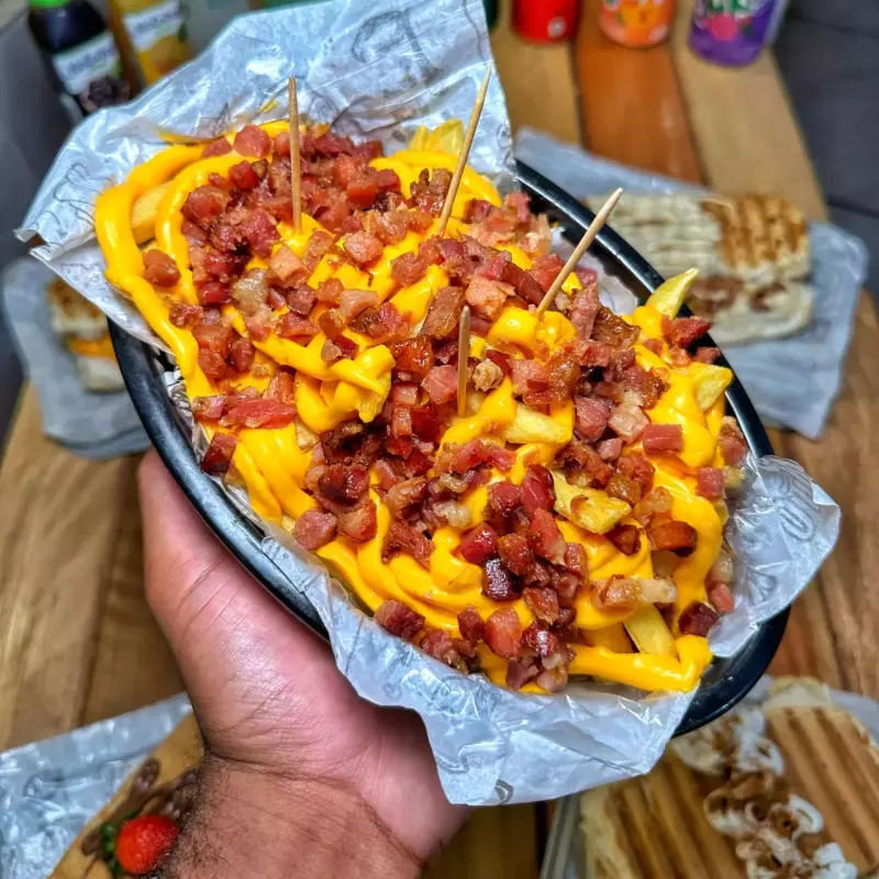 BATATA FRITA + CHEDDAR E BACON M