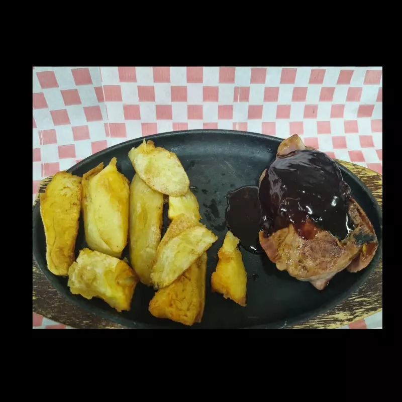 Filete mingón con papas doradas